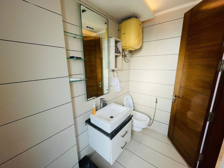 Bathroom, saket 4 Bedroom 250 Sq.Yd. Builder Floor In Saket Delhi 10750611
