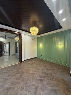 Room in 5 BHK Villa at Sector 125 – for Sale