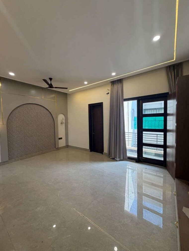 Room, sector 125 5 Bedroom 200 Sq.Yd. Villa In Sector 125 Mohali 10749383