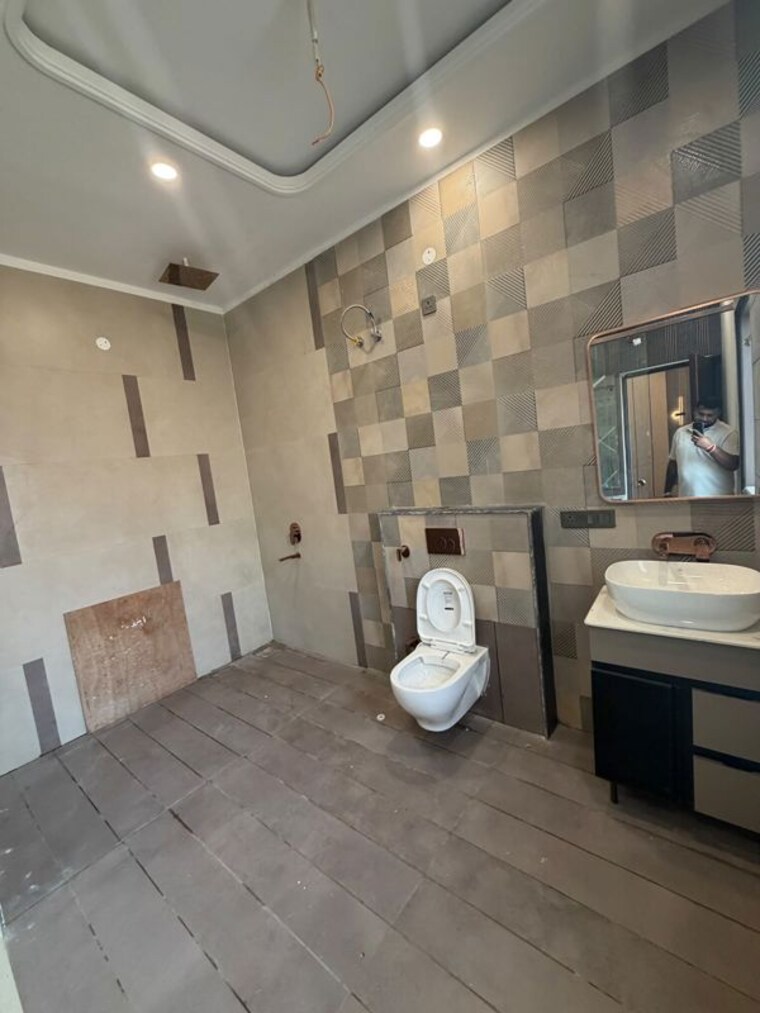 Bathroom, sector 125 5 Bedroom 200 Sq.Yd. Villa In Sector 125 Mohali 10749383