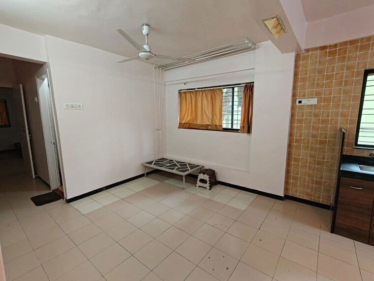 Room, urmila-chs-dhankawadi 1.5 Bedroom 800 Sq.Ft. Apartment In Dhankawadi Pune 10750612