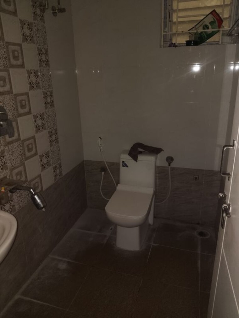 Bathroom, sanjeev-shine 1 Bedroom 550 Sq.Ft. Apartment In Panathur Bangalore 10750638