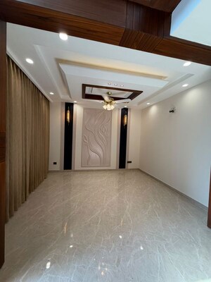 Room in 5 BHK Villa at Sector 125 – for Sale