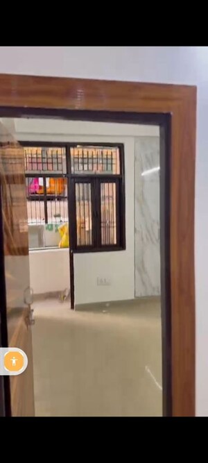 Room in 1 BHK Builder Floor at Shalimar Garden – for Rent