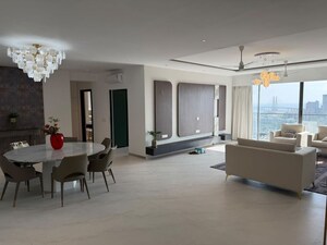 Room in 3.5 BHK Apartment at DLH Signature, Bandra West – for Rent