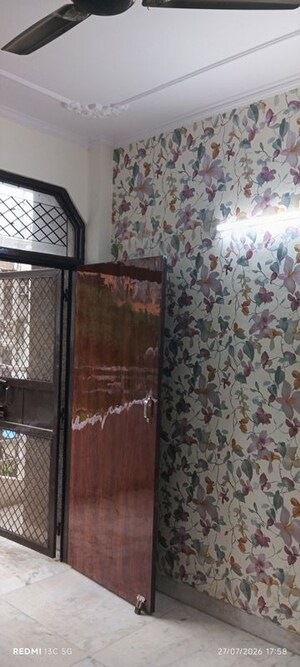 Furnished Amenities in 2 BHK Builder Floor at Shalimar Garden – for Sale
