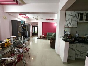 Team Area in 3 BHK Apartment at Ambawadi – for Rent