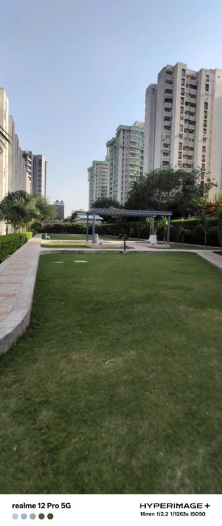 Garden, suncity-vatsal-valley 2 Bedroom 1130 Sq.Ft. Builder Floor In Gwal Pahari Gurgaon 10750854