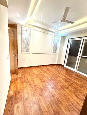 Room in 3 BHK Builder Floor at Vipul World Floors, Sector 48 – for Sale