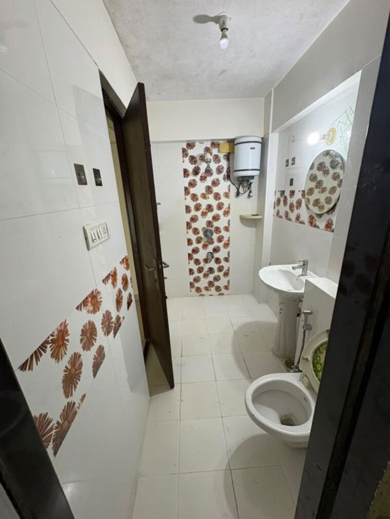 Bathroom, oshiwara 2 Bedroom 900 Sq.Ft. Apartment In Oshiwara Mumbai 10750879