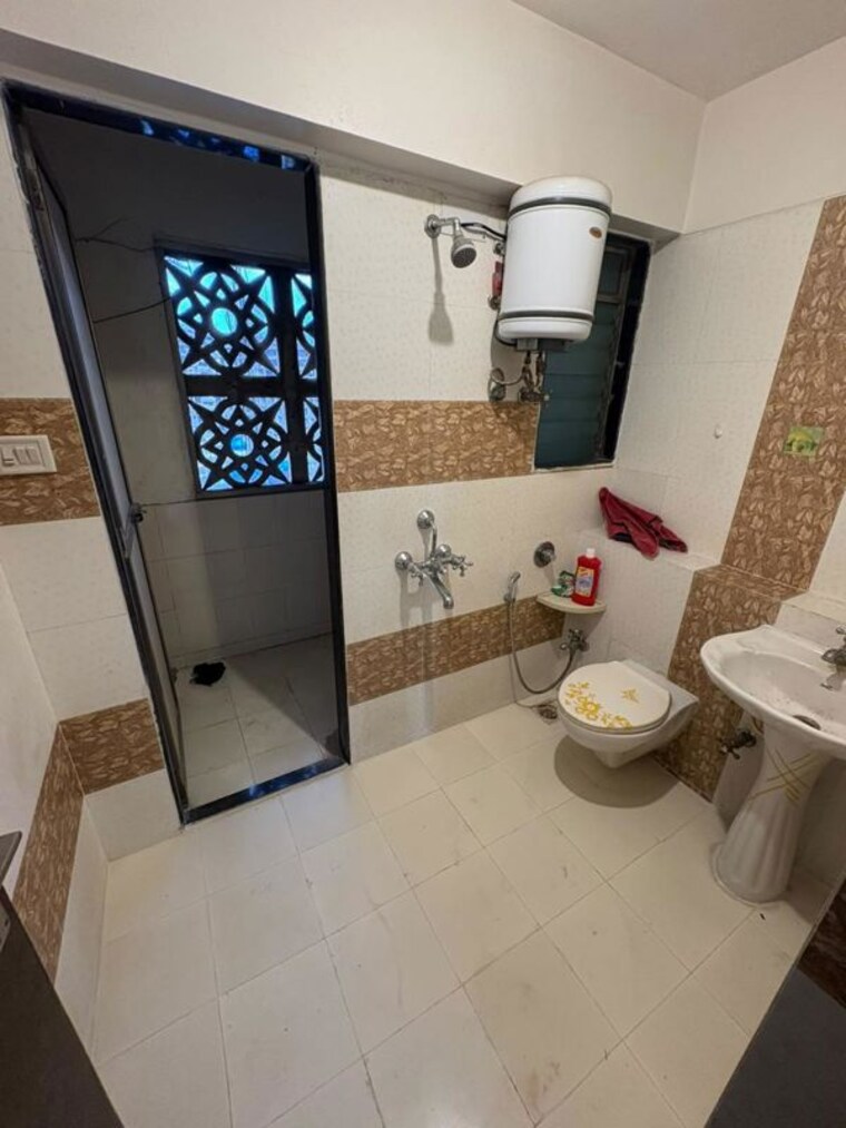 Attached Bathroom, oshiwara 2 Bedroom 900 Sq.Ft. Apartment In Oshiwara Mumbai 10750879