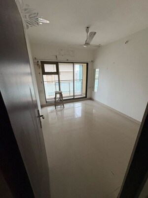 2 BHK Apartment For Rent in Oshiwara