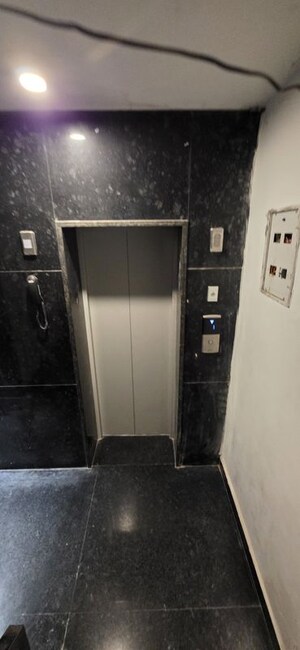 Lift in 4 BHK Builder Floor at Sector 7 – for Sale