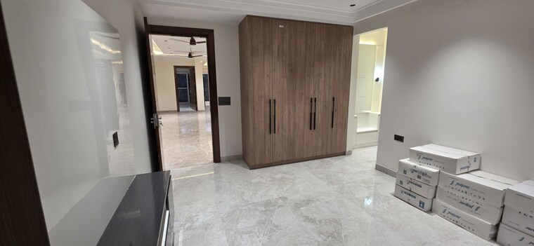 Room, sector 7 4 Bedroom 292 Sq.Yd. Builder Floor In Sector 7 Gurgaon 10750338