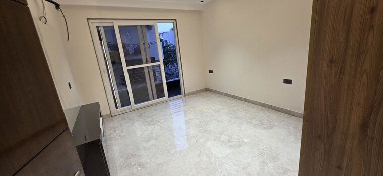 Room, sector 7 4 Bedroom 292 Sq.Yd. Builder Floor In Sector 7 Gurgaon 10750338