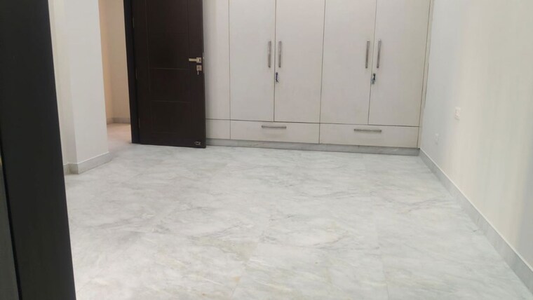 Room, east of kailash 3 Bedroom 200 Sq.Yd. Builder Floor In East Of Kailash Delhi 10750901