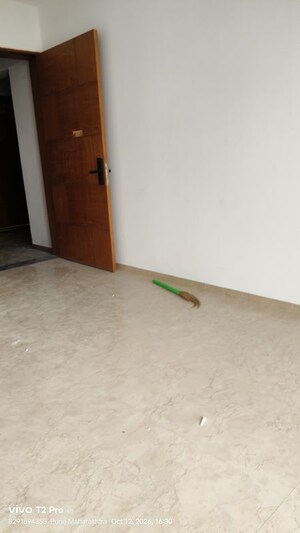Room in 2 BHK Apartment at Northcape Venicia, Baner – for Rent