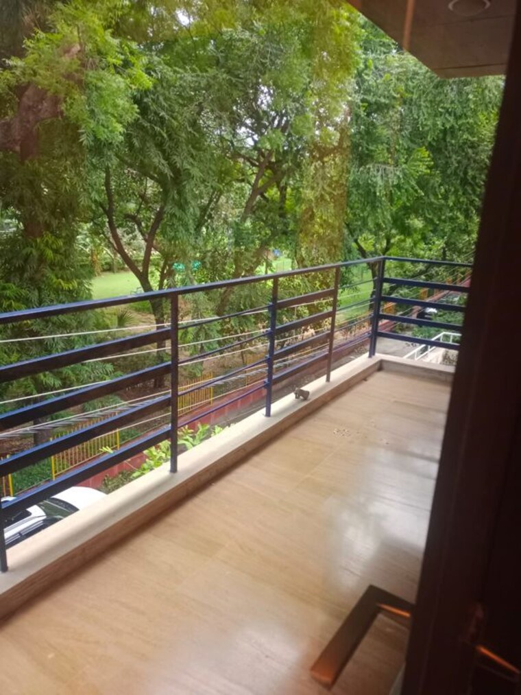 Balcony, chittaranjan park 3 Bedroom 233 Sq.Yd. Builder Floor In Chittaranjan Park Delhi 10750909