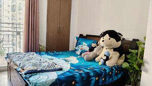 Bedroom in 3.5 BHK Apartment at Express Garden, Vaibhav Khand – for Rent