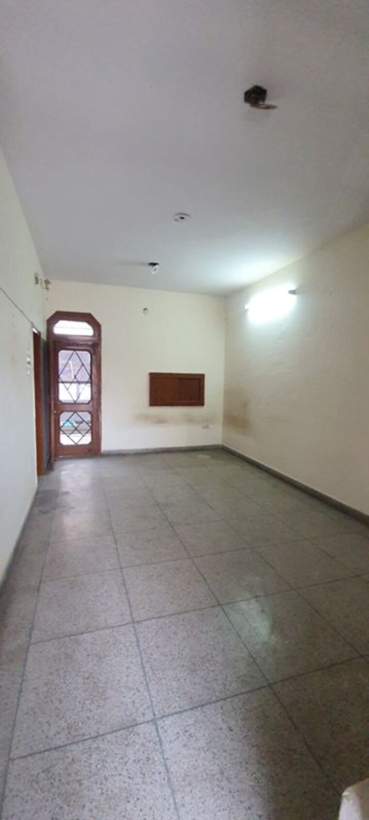 Room, sector 8 2 Bedroom 160 Sq.Yd. Independent House In Sector 8 Faridabad 10750915