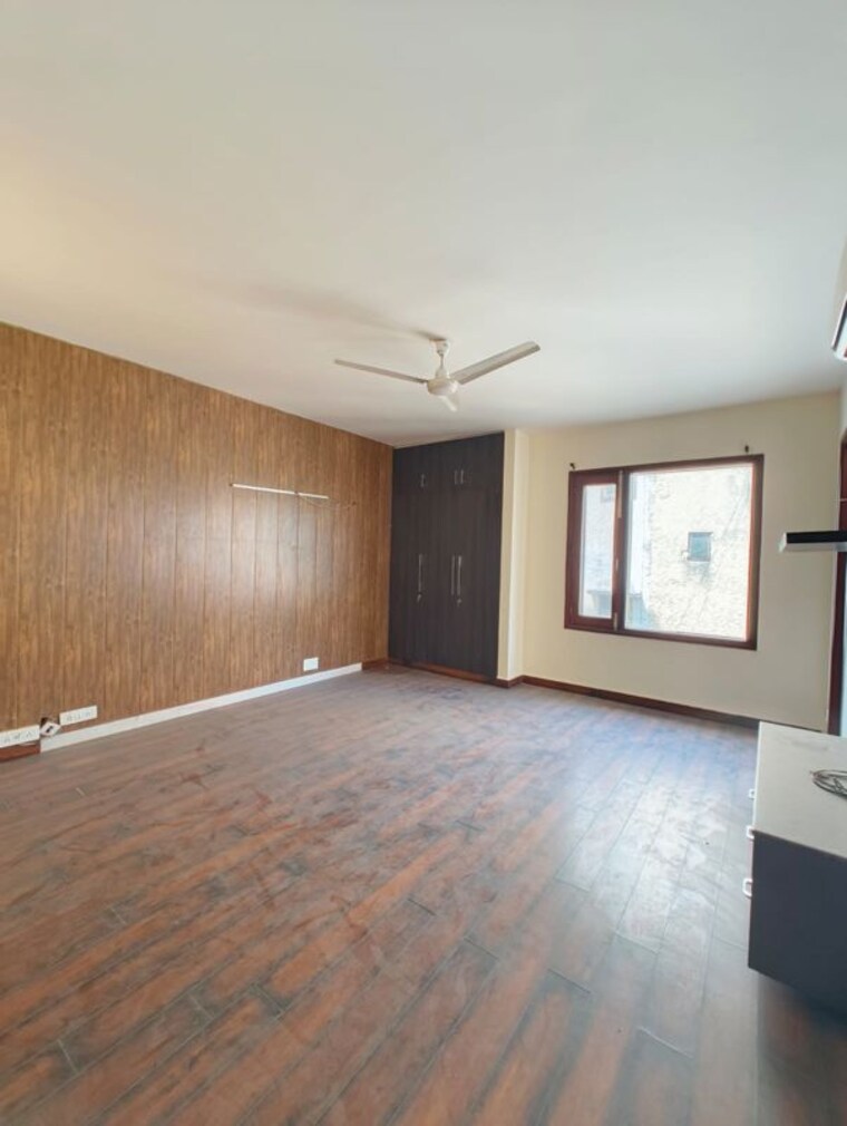 Room, chittaranjan park 3 Bedroom 320 Sq.Yd. Builder Floor In Chittaranjan Park Delhi 10750920
