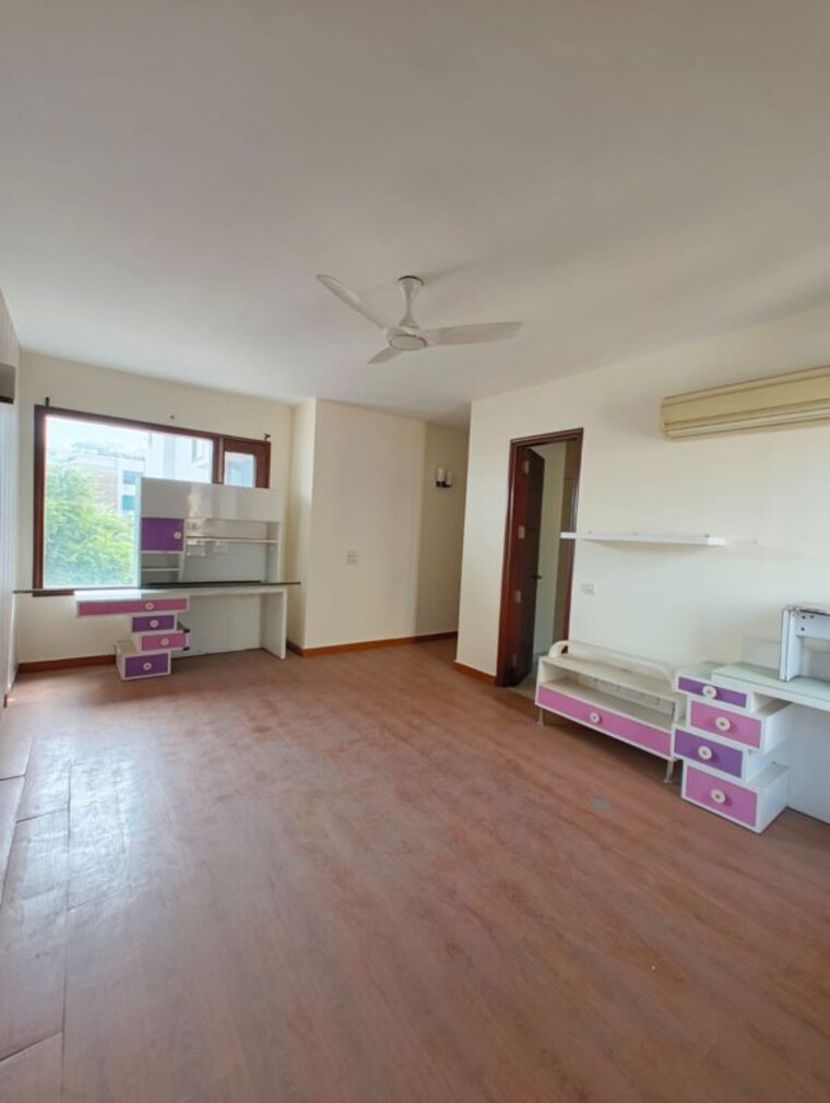 Room, chittaranjan park 3 Bedroom 320 Sq.Yd. Builder Floor In Chittaranjan Park Delhi 10750920