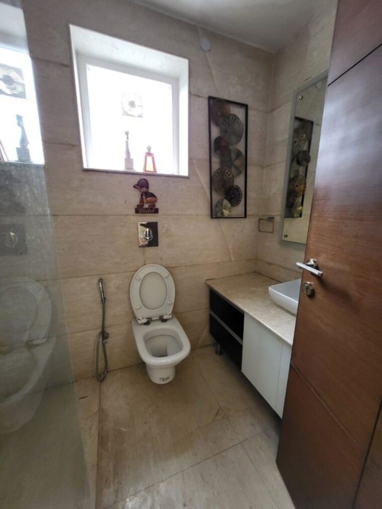 Bathroom, greater kailash i 3 Bedroom 208 Sq.Yd. Builder Floor In Greater Kailash I Delhi 10750927