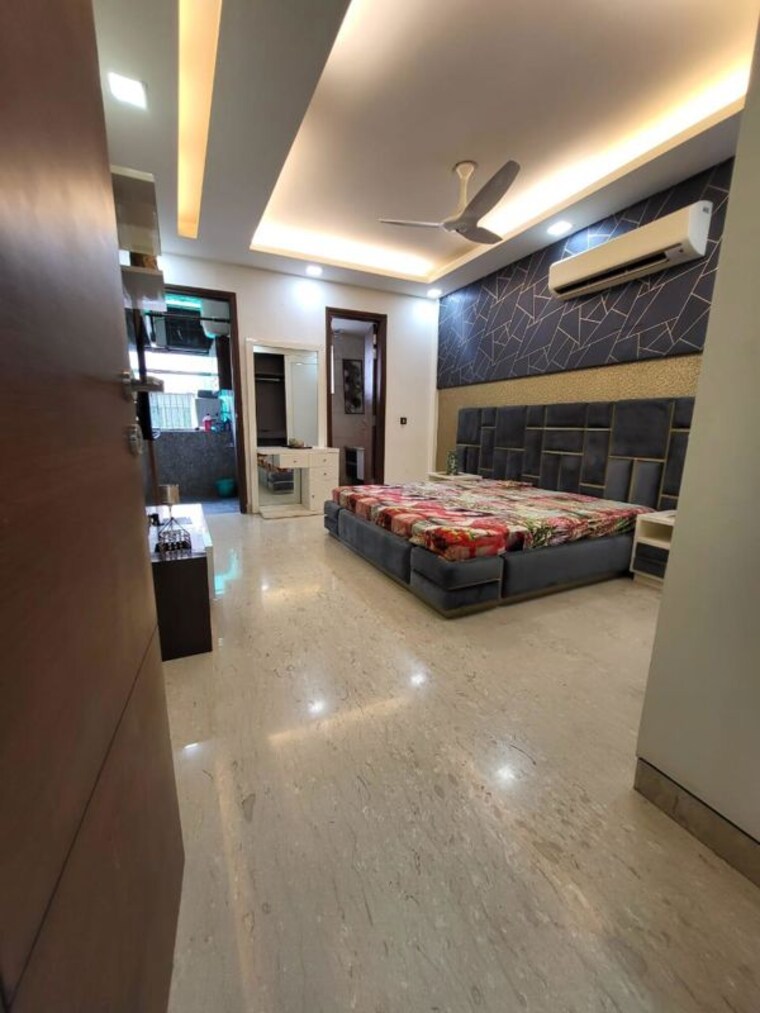  Parking, greater kailash i 3 Bedroom 208 Sq.Yd. Builder Floor In Greater Kailash I Delhi 10750927
