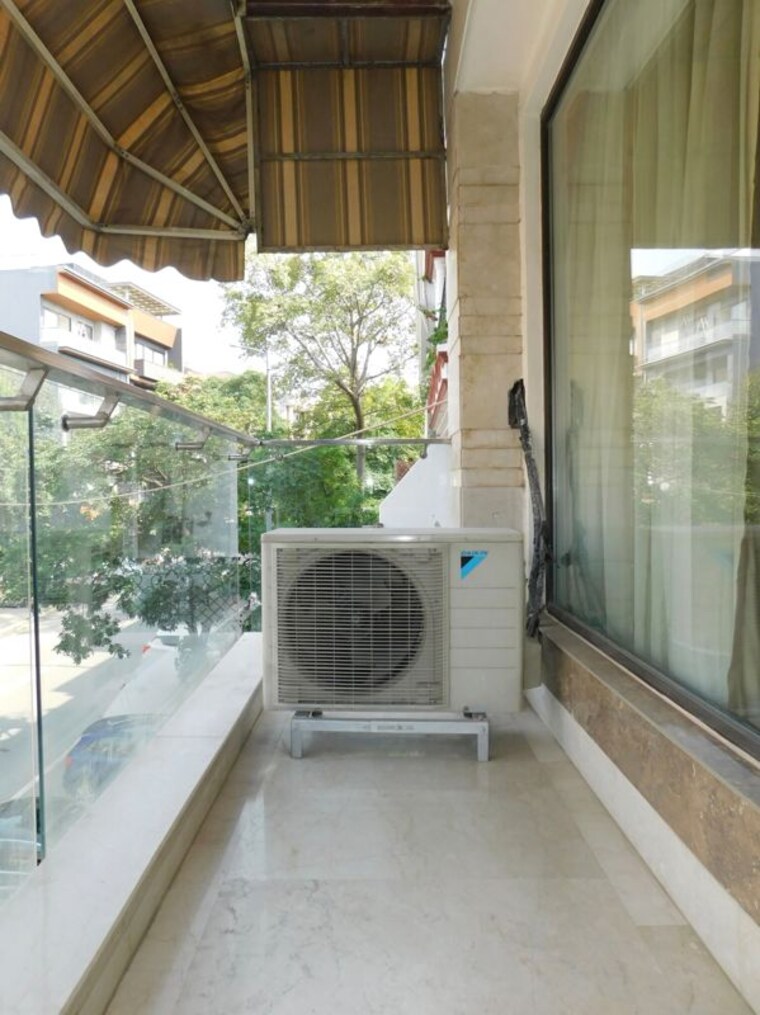 Balcony, east of kailash 3 Bedroom 208 Sq.Yd. Builder Floor In East Of Kailash Delhi 10748570
