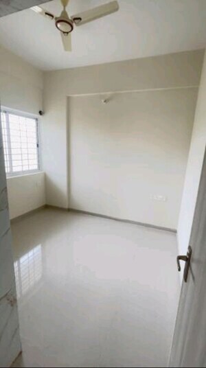 Room in 2.5 BHK Apartment at Godrej Avenues, Yelahanka – for Rent