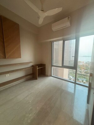 Room in 4 BHK Apartment at Piramal Aranya Avyan, Byculla – for Rent