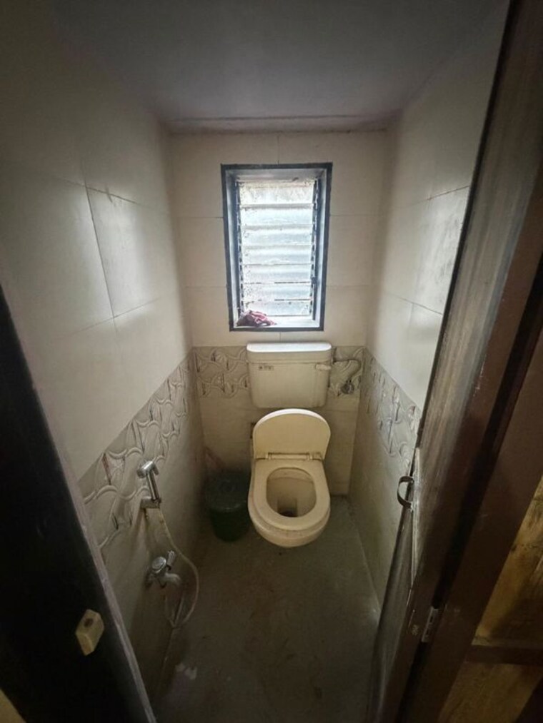 Bathroom, shree-laxmi-park-1 1 Bedroom 450 Sq.Ft. Apartment In Vartak Nagar Thane 10751034