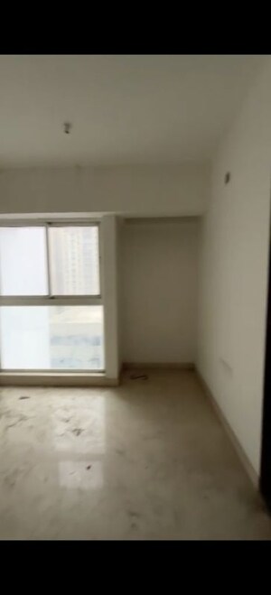 Room in 4 BHK Apartment at Sheth Avalon, Laxmi Nagar – for Sale