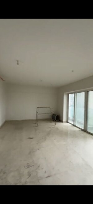 Room in 4 BHK Apartment at Sheth Avalon, Laxmi Nagar – for Sale