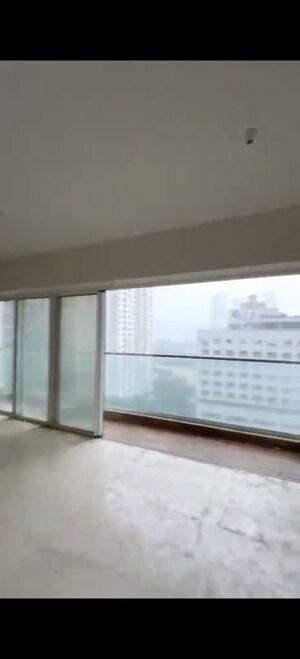 Room in 4 BHK Apartment at Sheth Avalon, Laxmi Nagar – for Sale