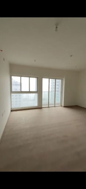 Room in 4 BHK Apartment at Sheth Avalon, Laxmi Nagar – for Sale
