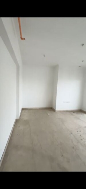 Room in 4 BHK Apartment at Sheth Avalon, Laxmi Nagar – for Sale