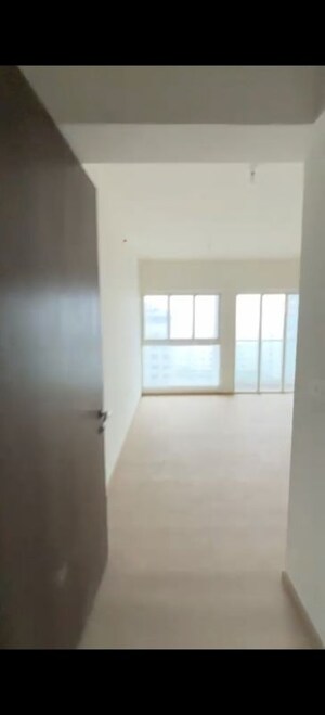 Room in 4 BHK Apartment at Sheth Avalon, Laxmi Nagar – for Sale