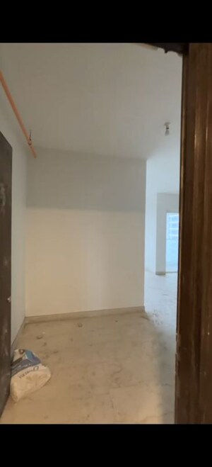 Room in 4 BHK Apartment at Sheth Avalon, Laxmi Nagar – for Sale