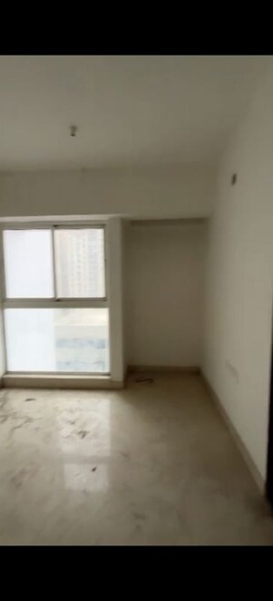Room in 4 BHK Apartment at Sheth Avalon, Laxmi Nagar – for Sale