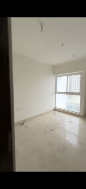 Room in 4 BHK Apartment at Sheth Avalon, Laxmi Nagar – for Sale