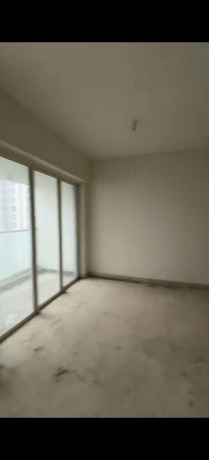 Room in 4 BHK Apartment at Sheth Avalon, Laxmi Nagar – for Sale