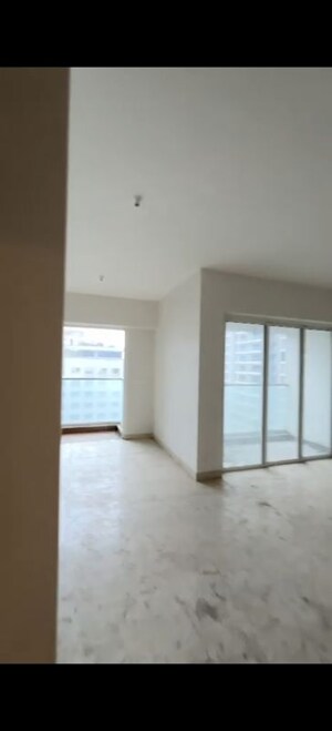 Room in 4 BHK Apartment at Sheth Avalon, Laxmi Nagar – for Sale