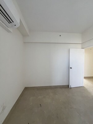 Room in 4 BHK Apartment at Sare Home, Sector 92 – for Sale