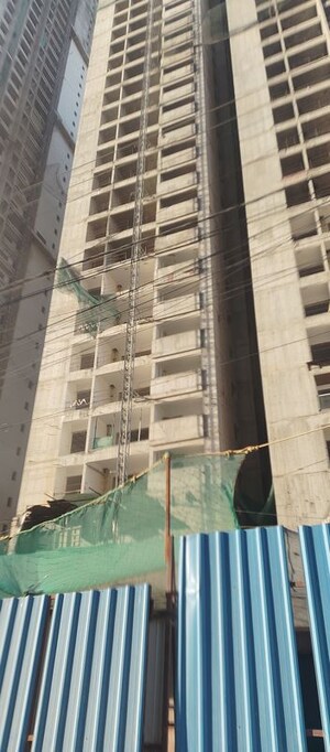 Staircase in 3 BHK Apartment at SAS Diamond Towers, Financial District – for Sale