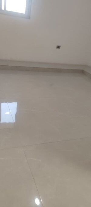 Room in 3 BHK Apartment at SAS Diamond Towers, Financial District – for Sale