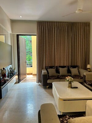 Living Room in 3.5 BHK Builder Floor at Auram Floor, South City 2 – for Rent