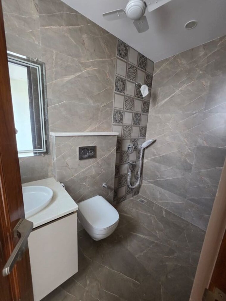 Bathroom, sector 57 3 Bedroom 1750 Sq.Ft. Builder Floor In Sector 57 Gurgaon 10751109