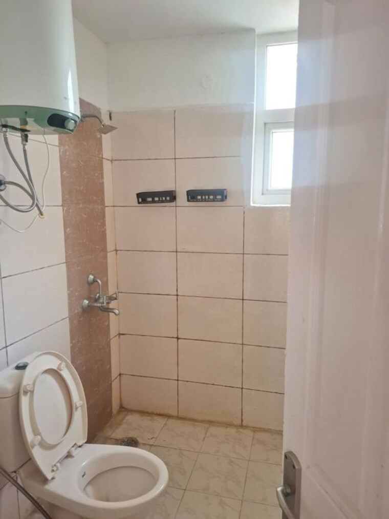 Bathroom, tulip-petals 3 Bedroom 1550 Sq.Ft. Apartment In Sector 89 Gurgaon 10751105