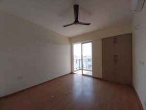 Room in 3.5 BHK Apartment at Godrej Golf Link Villas, Sector 27 Yamuna Expressway – for Sale